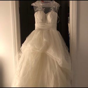 Elegant Vera Wang White Wedding Dress with Chapel Train, – Includes Veil & Sash